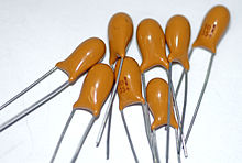 Solid-body, resin-dipped 10 μF 35 V tantalum capacitors